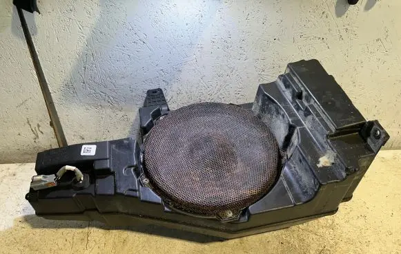 Jeep Grand Wagoneer Subwoofer speaker P68347131AA S20011434