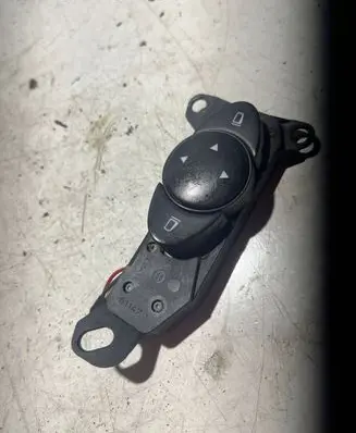 Mercedes-Benz E W211 Wing mirror switch 2118215379