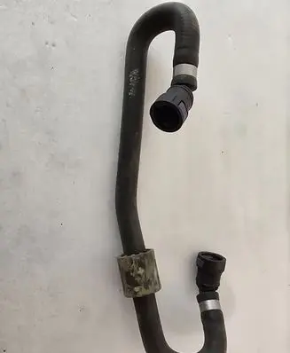 Volvo XC90 Engine coolant pipe/hose 31338404