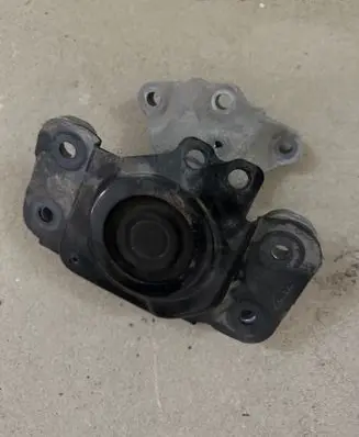 Volvo V70 Gearbox mount 30784277 C9H7A 44416