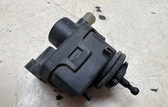 Renault Laguna I Headlight level adjustment motor 7700420737