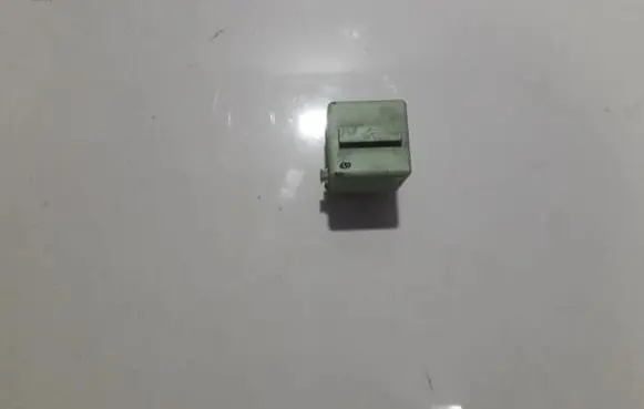 BMW 5 E39 Other relay 8373700 v23134-k59-x312