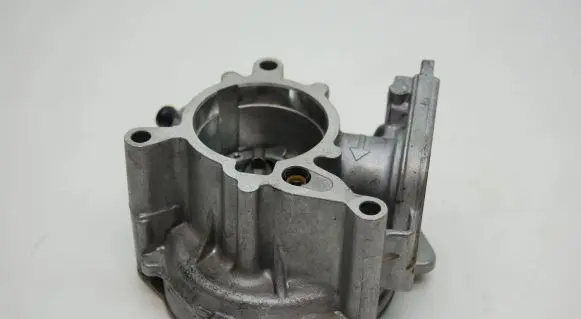 Volkswagen PASSAT B7 Vacuum pump 06J145100C 06H103121J
