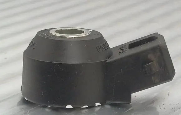 Dodge RAM Detonation knock sensor 03033316AB