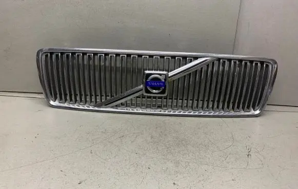Volvo S80 Front bumper upper radiator grill