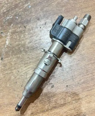 BMW 3 E90 E91 Fuel injector 7565138 10181010