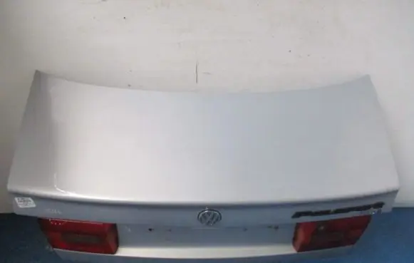 Volkswagen PASSAT B4 Tailgate/trunk/boot lid