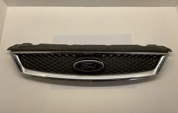 Ford Focus Front bumper upper radiator grill 4M518200C 4M518200D