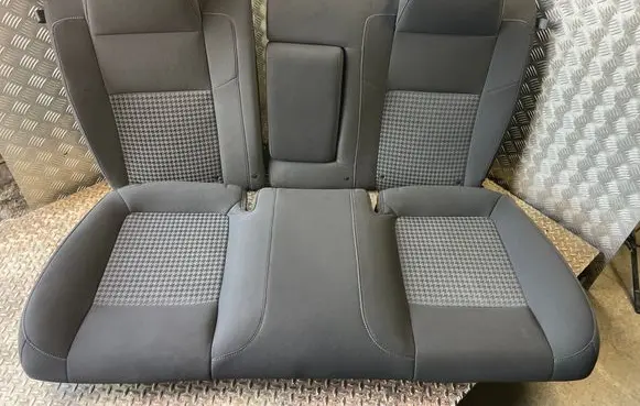 Dodge Challenger Rear seat 