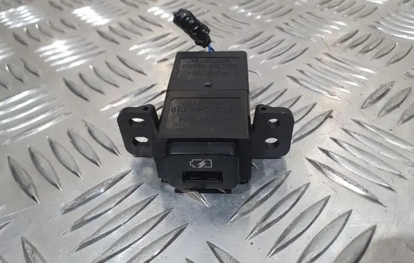 Nissan Juke II F16 USB socket connector PU8843