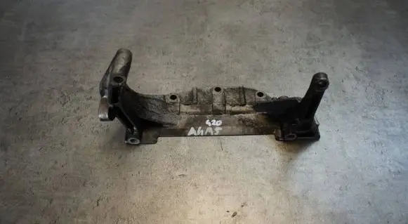 Audi A4 S4 B5 8D Engine mounting bracket 050199307