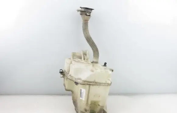 Toyota RAV 4 (XA30) Windshield washer fluid reservoir/tank 060851205
