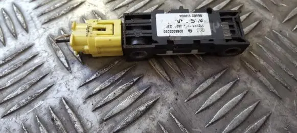 Nissan Note (E11) Airbag deployment crash/impact sensor 985829U00A 0285003060