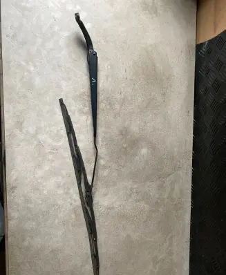 Volvo XC70 Front wiper blade arm 8624243
