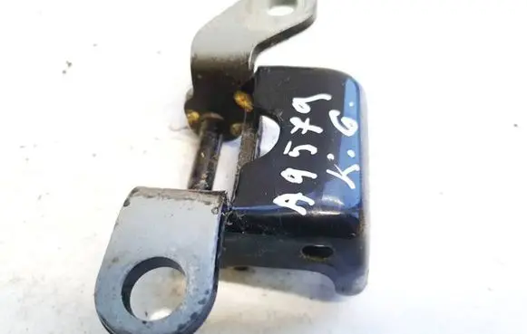 Honda CR-V Rear door lower hinge
