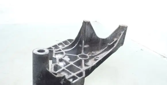 Volkswagen Golf V Engine mounting bracket 03G199207F