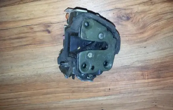 Nissan Sunny Rear door lock