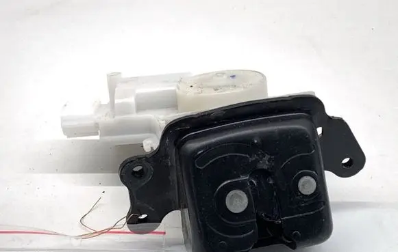 Toyota Yaris Cross Tailgate exterior lock