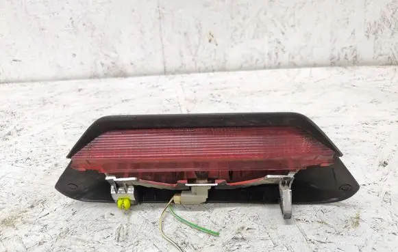 Toyota Yaris Third/center stoplight 52023