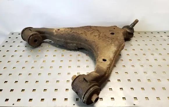 Toyota Land Cruiser (J120) Front lower control arm/wishbone