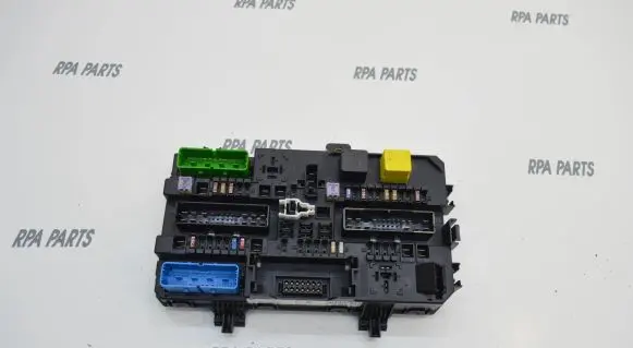 Opel Astra H Fuse module 13145014 13145014CA 11499363