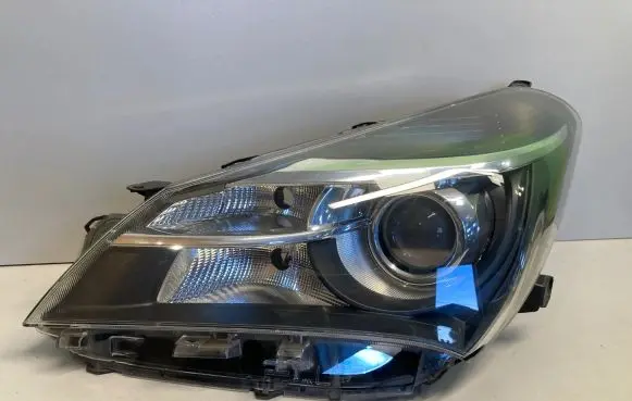 Toyota Yaris Headlight/headlamp
