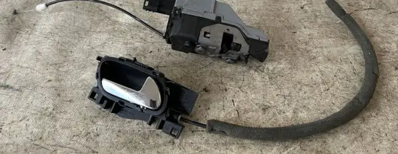 Peugeot 308 Front door lock 839093