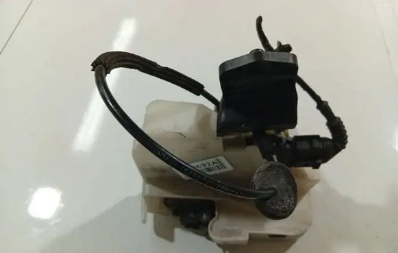 Skoda Superb B5 (3U) Front door lock 