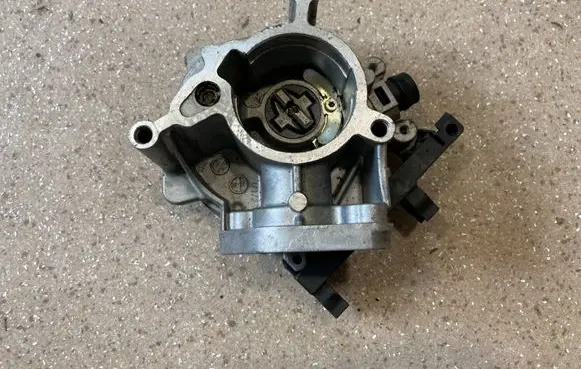 Audi A3 S3 8V Vacuum pump 06K14500B