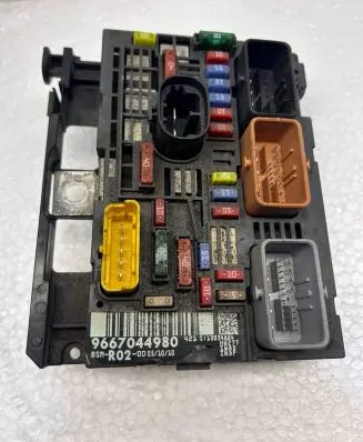 Peugeot 5008 BSM Control unit 9667044980