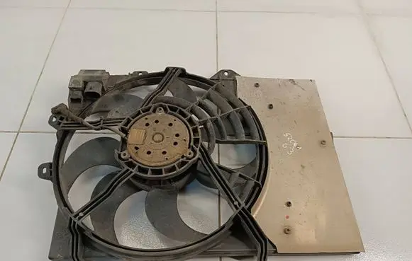Citroen C3 Radiator cooling fan shroud 24467444 0130303304