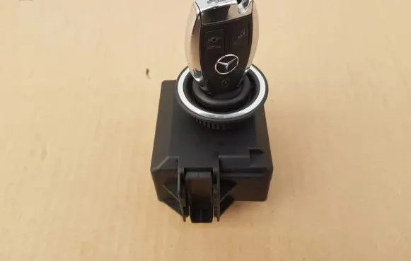 Mercedes-Benz E W212 Ignition lock A2189053501