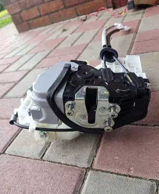 Front door lock