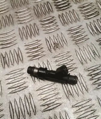 Opel Zafira B Fuel injector 25343299