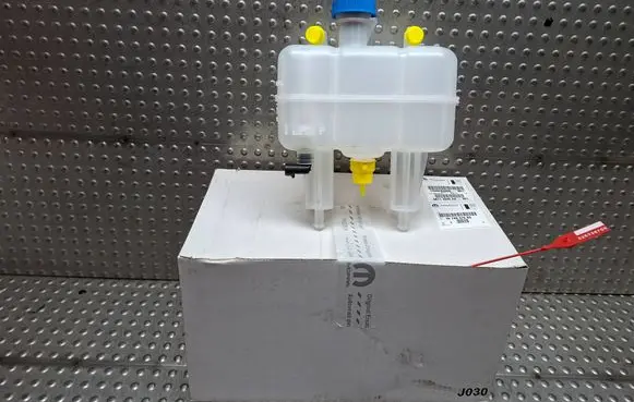 Coolant expansion tank/reservoir