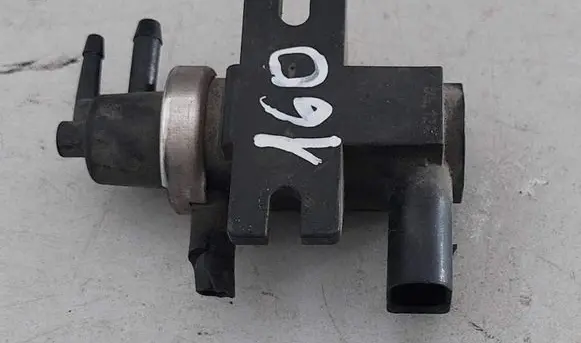 Volkswagen Golf VI Turbo solenoid valve 1J0906627 05T143 72290320