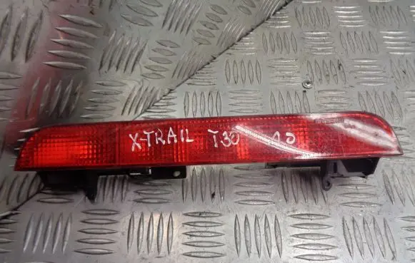 Nissan X-Trail T30 Third/center stoplight