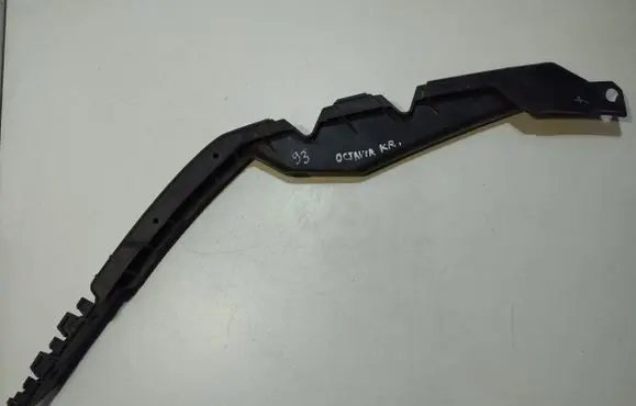 Skoda Octavia Mk2 (1Z) Front bumper mounting bracket 1Z0807183