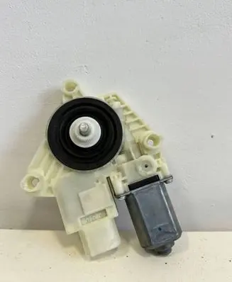BMW 5 G30 G31 G38 Front door window regulator motor 7455082