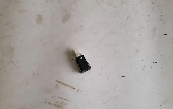 BMW 7 F01 F02 F03 F04 USB socket connector 9237656