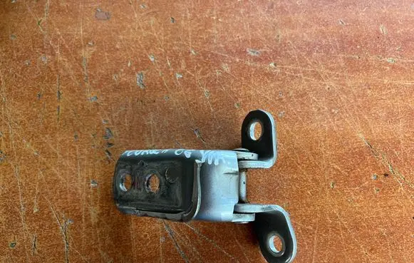 Toyota Corolla E120 E130 Front door upper hinge