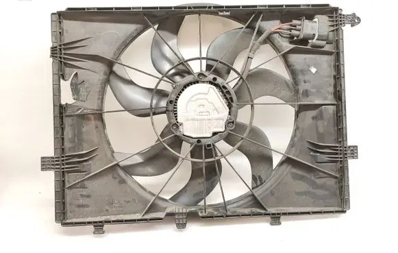 Mercedes-Benz C W205 Radiator cooling fan shroud 3135104119