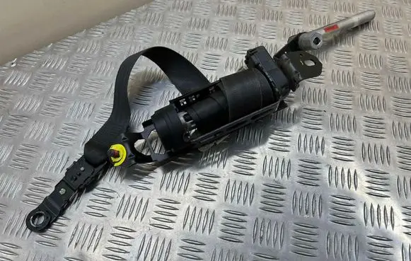 Volvo S60 Front seatbelt