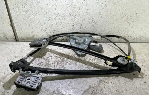Dodge Challenger Front door manual window regulator 