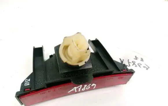 Nissan Primera Third/center stoplight 270275