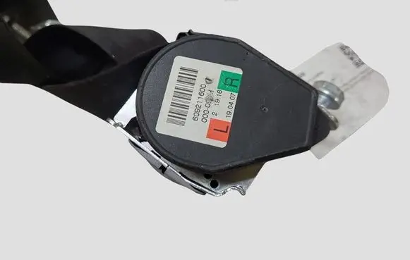 Audi A4 S4 B7 8E 8H Rear seatbelt 8E5857805M