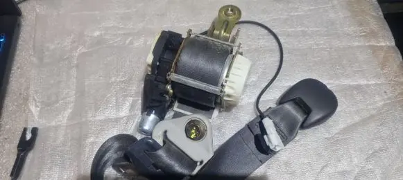 Renault Modus Front seatbelt 33029439