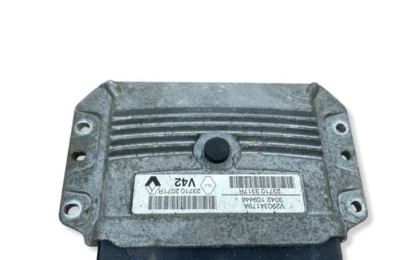 Renault Clio IV Engine control unit/module 237102071R V29034179A 237103317R