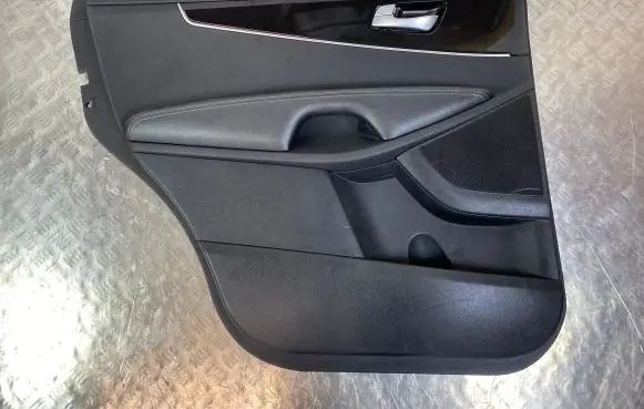 KIA Sorento Rear door card panel trim