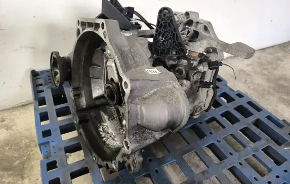 Volkswagen PASSAT B6 Manual 5 speed gearbox MDM